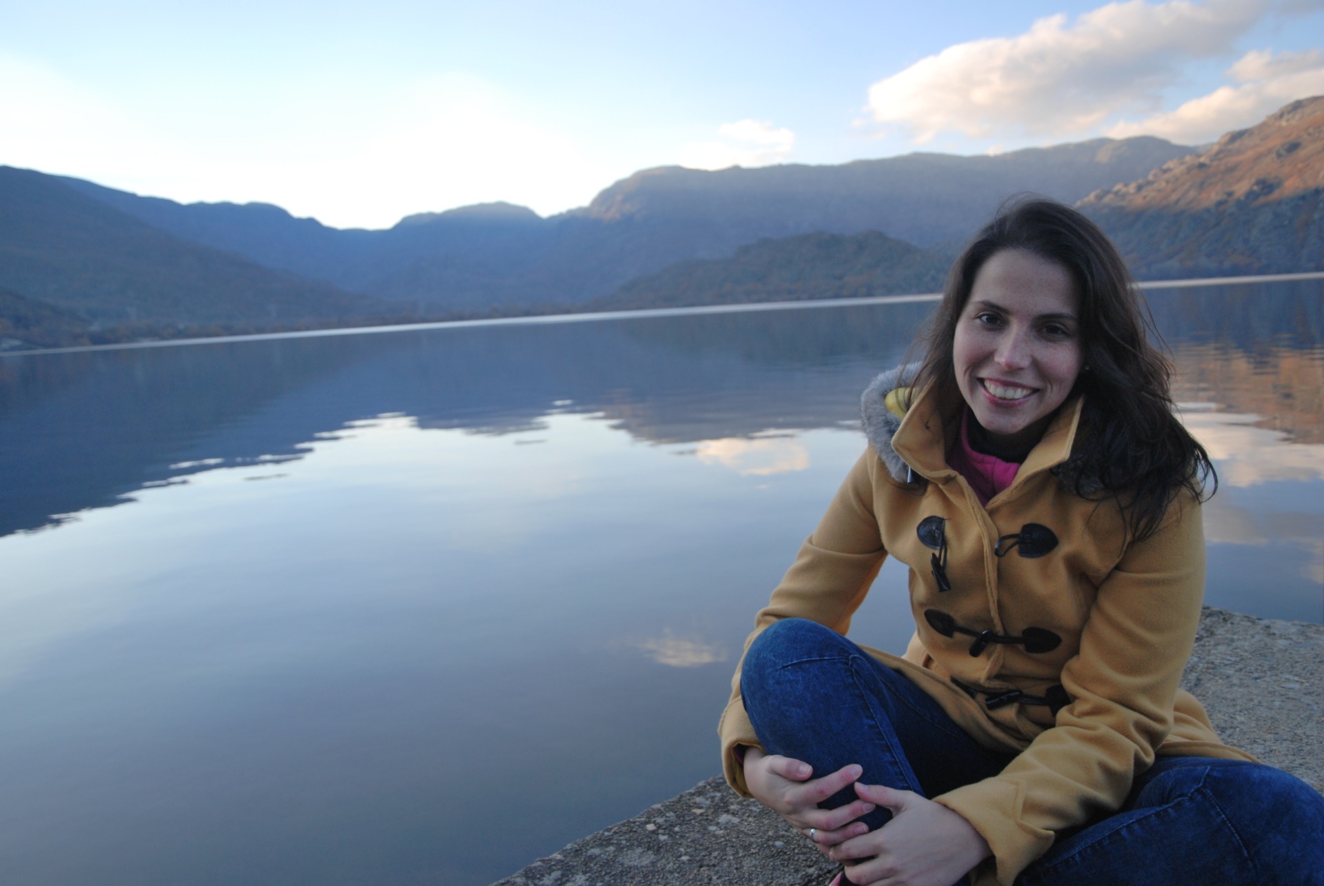 Água ténue que ali permanece. Abriga em si um mundo de seres. Sendo mãe. Sendo protecção. Além de amor é beleza. Oh, mãe natureza!